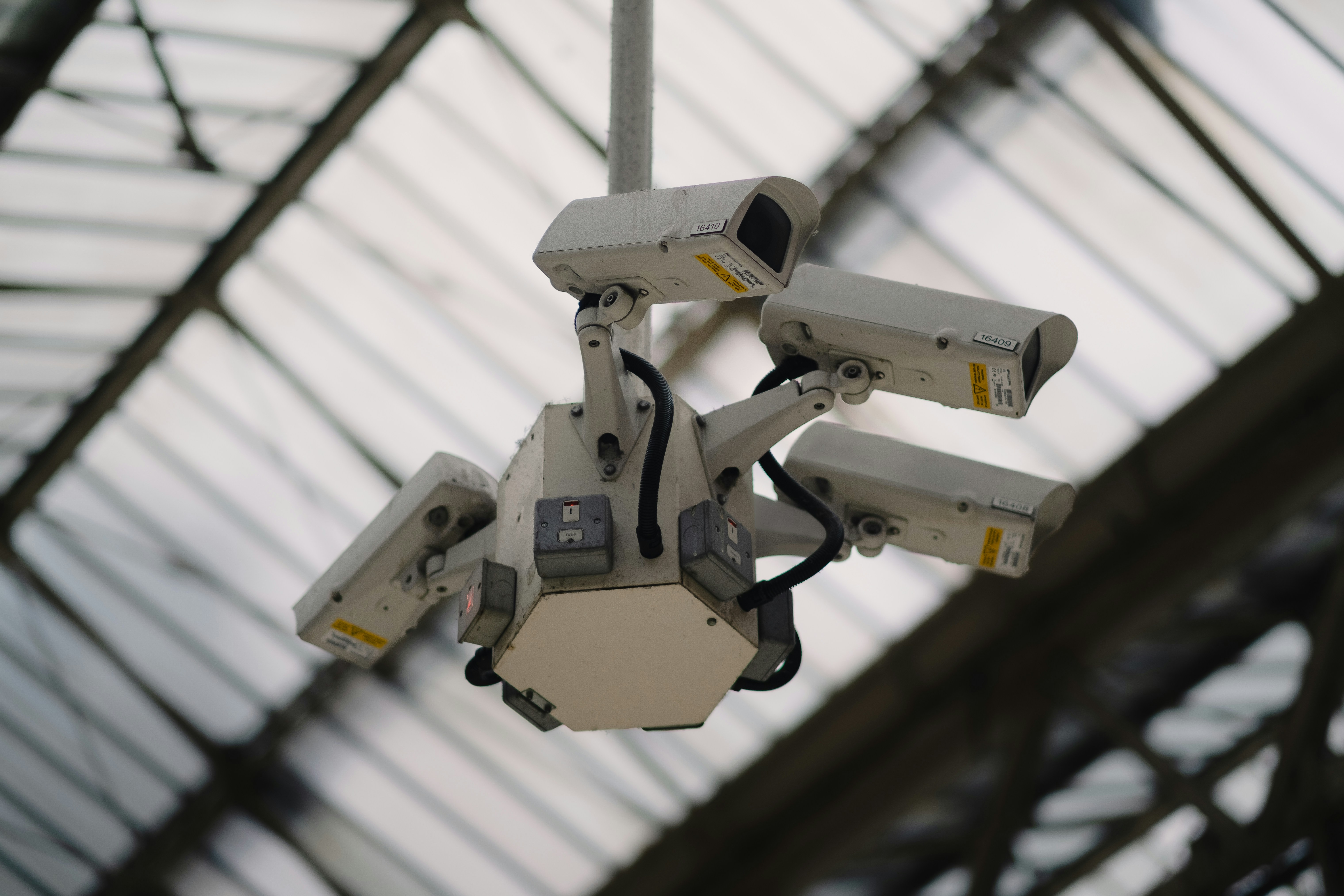 Cameras de monitoramento (brancas)